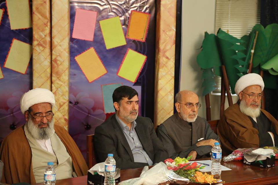 نائب الأمين العام  للعتبة الحسينية يستعرض معاناة أتباع أهل البيت عليهم السلام في  جامعة الكوثر بباكستان