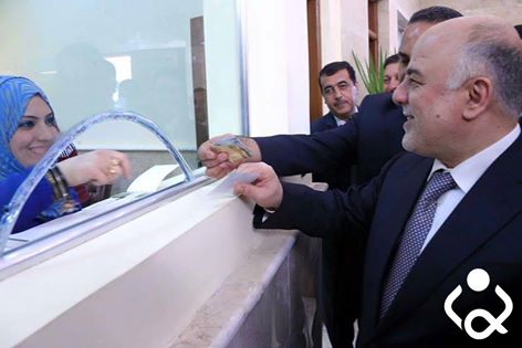 بالصورة :رئيس وزراء العراق يدفع ثمن بطاقة دخول المتحف الوطني العراقي صباح اليوم