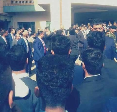 بالصور والفيديو: احتجاجات وهتافات مناوئة لمجلس الوزراء في جامعة واسط واستخدام غاز مسيل للدموع ضد المحتجين