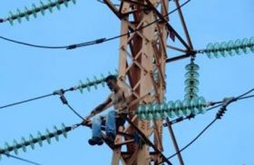 بسبب خلاف مع زوجته.. تسبب بقطع الكهرباء عن نصف مليون مواطن!