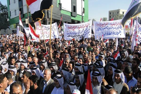 تظاهرة في كربلاء يتطالب البرلمان بالاسراع باقرار الموازنة العامة للبلد