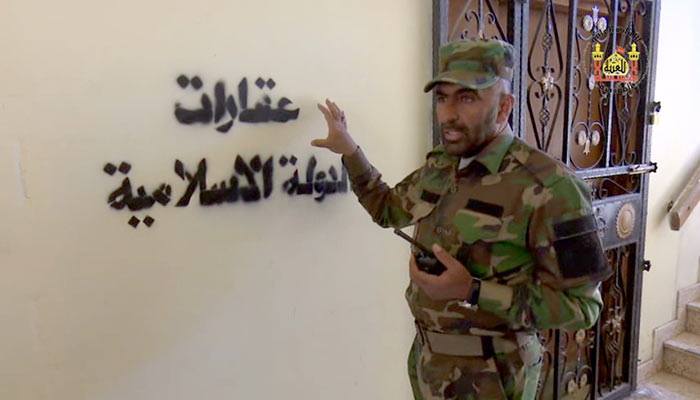 بالفيديو : لواء علي الاكبر يطهر المنازل في صلاح الدين و يعثر على وثائق تخص كيان داعش الارهابي