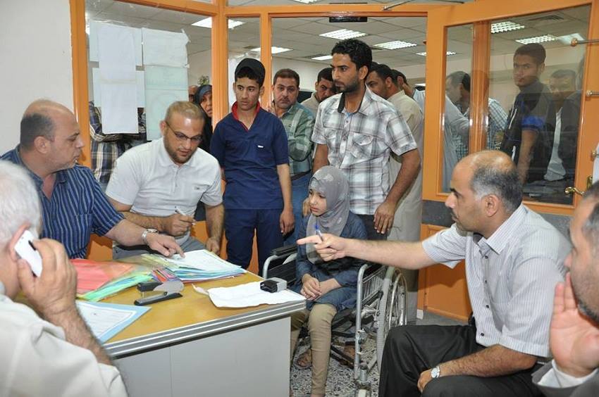 صحة كربلاء توزع 20 كرسياً كهربائياً بين ذوي الاحتياجات الخاصة