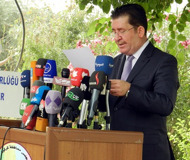 عضو تركماني في مجلس كركوك يعتصم في إحدى ساحات المدينة لحين تحقيق الحكومة ألاتحادية مطالب المكون التركماني