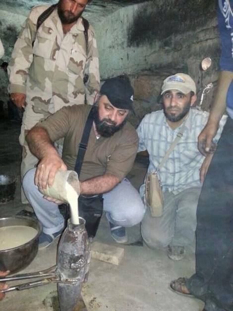 بالصورة: نائب كويتي يصنع عبوات ناسفة في سورية