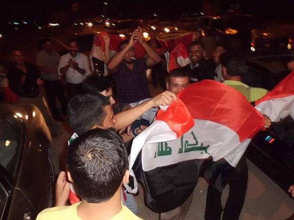 الكربلائيون يحتفلون  بخروج العراق من البند السابع(مصور)