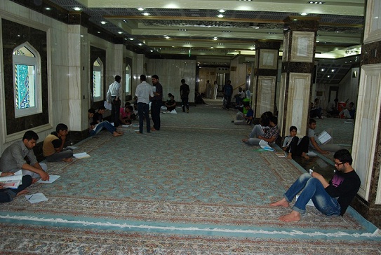 في ظل انعدام الأجواء الدراسية المناسبة حتّى داخل البيت..العتبة الحسينية تستقبل المئات من الطلبة والدارسين في كربلاء