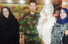 بالصورة :عريس متطوع من بابل يزف بزيه العسكري ويدعو الى قتال داعش الارهابية