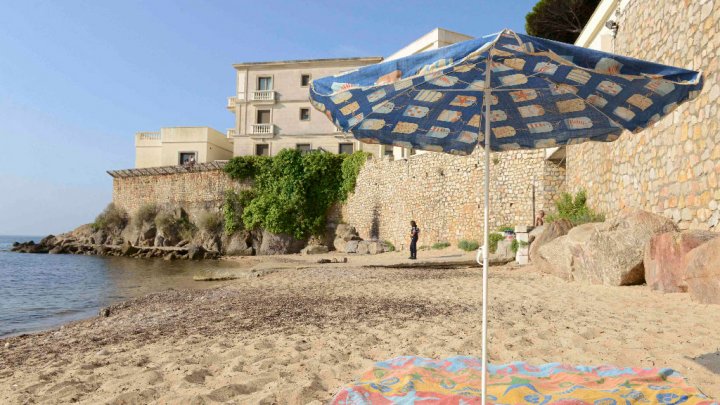 الملك السعودي يثير غضب الفرنسيين ومئة الف محتج يوقع ضده !