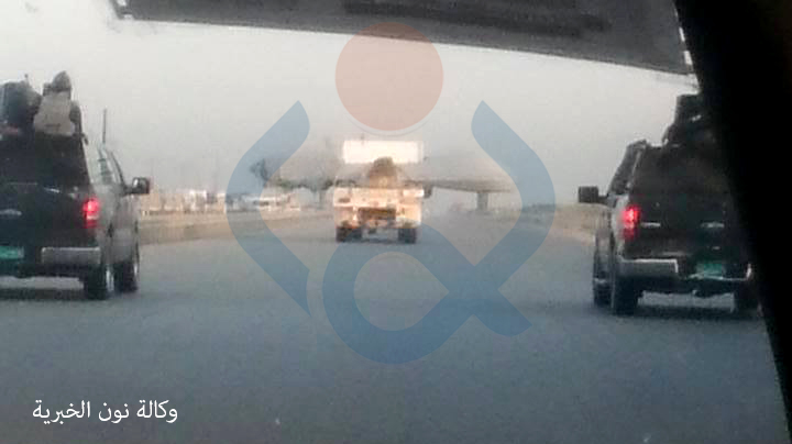 بالصوره:نقل الطائرة الامريكية التي سقطت في بادية السماوة الى جهة مجهولة