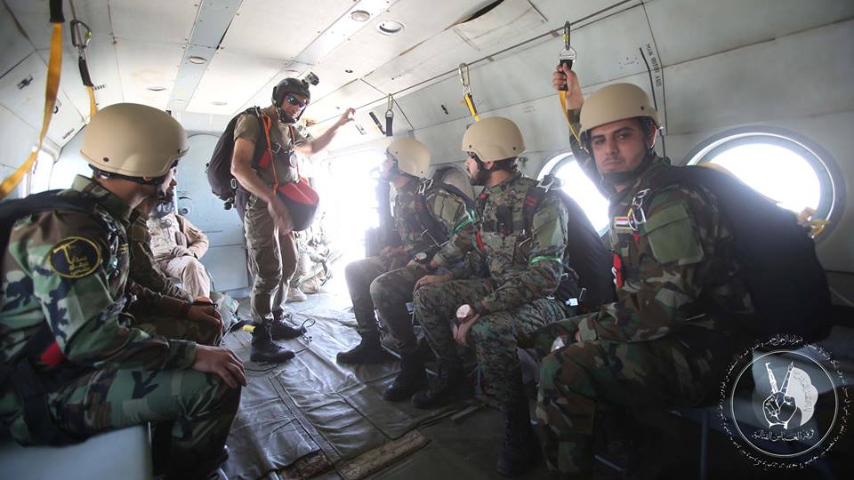 بالصور: فرقةُ العباس القتالية تُنهي المرحلة الأولى من تدريب مقاتليها على القفز المظلّي