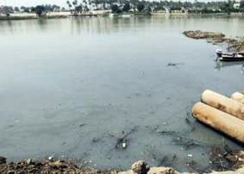 وزارة البيئة تطالب الجهات التنفيذية بمحاسبة المتسببين بتلويث مياه الانهار