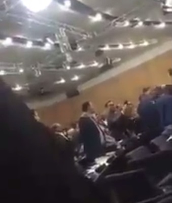 فيديو حصري لمعركة داخل مجلس النواب على اثر التصويت على عدم قناعة بأجوبة وزير المالية