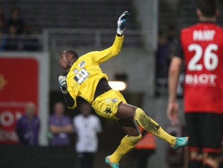 حارس من جزر القمر يدخل تاريخ الدوري الفرنسي