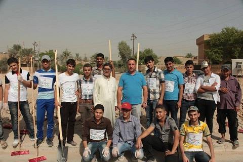 مجموعة شبابية تبادر بحملة تنظيف طوعية لشوارع في كربلاء