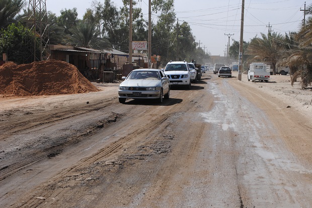 شارع في كربلاء يثير استياء المارة (مصور)