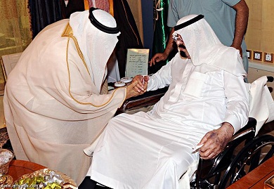 أول ظهور للعاهل السعودي بعد جراحة في الظهر