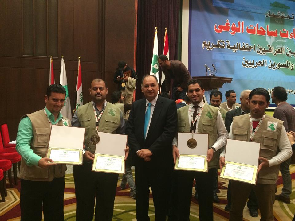 مراسلان ومصوران حربيان لقناة كربلاء يكرمان من قبل نقابة الصحفيين  العراقيين بشهادة وقلادة الشجاعة