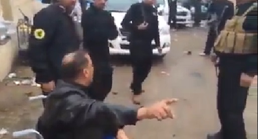 بالفيديو :ضابط عراقي بترت ساقيه في معارك امرلي يساهم في تحرير صلاح الدين على الكرسي المتحرك