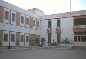 مدير تربية كربلاء :80% من طالبات اعدادية غزة قبلن نقل المدرسة الى المكان الجديد