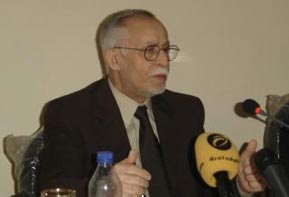 مقتل 9 اشخاص واصابة 10 آخرين اثناء هجوم انتحاري على موكب وزير العمل وسط بغداد