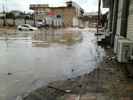 شارع  السناتر وسط كربلاء بعد يوم ممطر