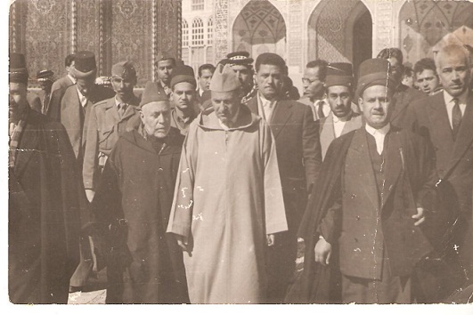 زيارة ملك المغرب محمد الخامس الى ضريح الامام علي (ع) في مدينة النجف