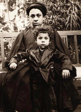 صورة نادرة جداً للشهيد السيد محمد باقر الصدر وهو في حدود الخامسة من عمره