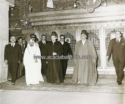صور نادرة لزيارة ملك البحرين الراحل عيسى ال خليفة لمرقدي الامامين علي بن ابي طالب والحسين بن علي عام 1967