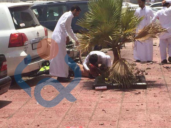 ‏بالصور‬: استشهاد 4 مصلين اثر تفجير ارهابي في مرآب مسجد الامام الحسين