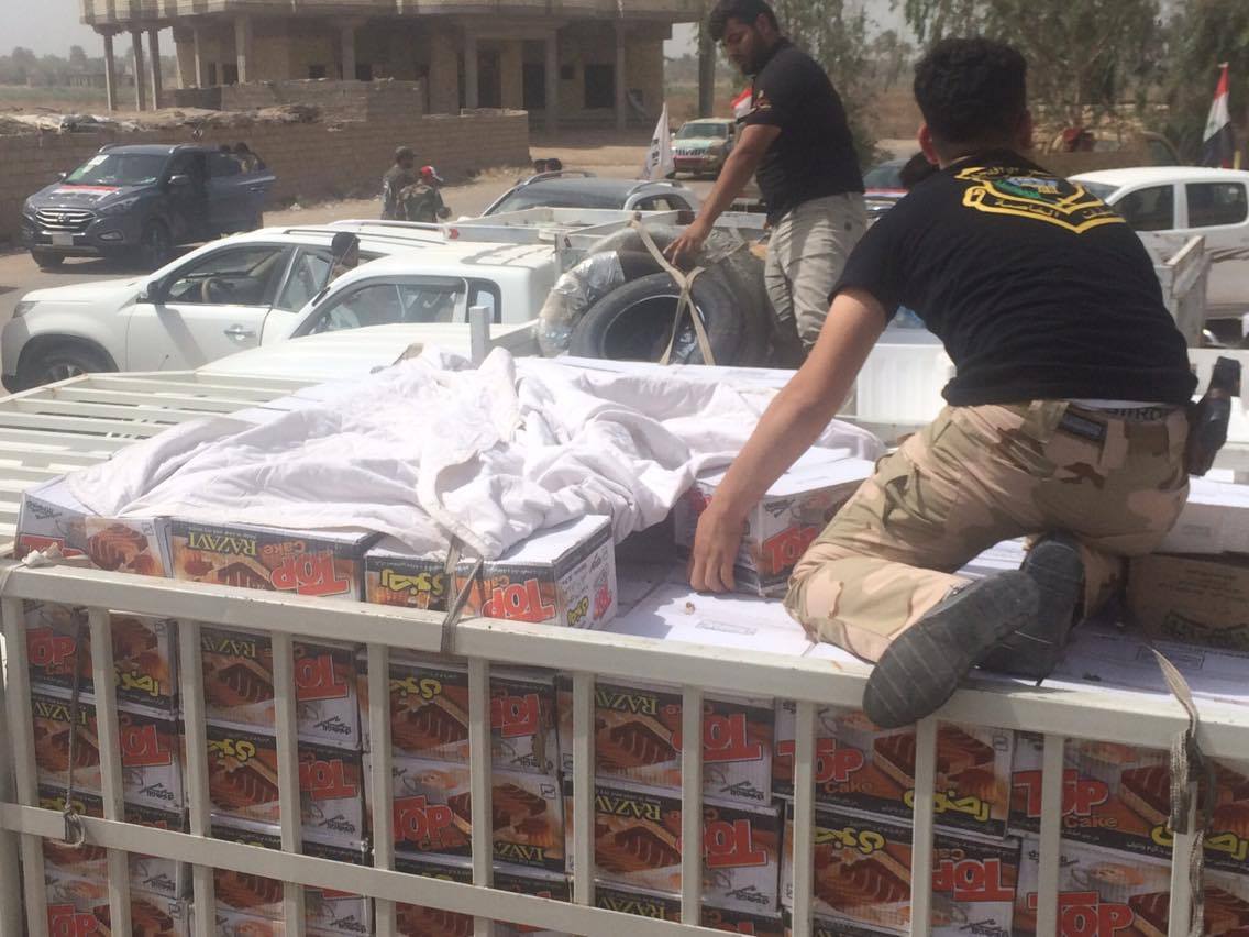 بالصور:ابناء كربلاء يقدمون الدعم اللوجستي للمقاتلين على سواتر المواجهة وخطوط التماس مع داعش