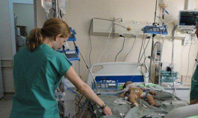 منظمة دولية ترسل بعثة طبية لمدينة الفلوجة لاجراء عمليات قسطره للأطفال المصابين بتشوهات خلقيه بالقلب