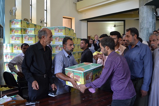 غرفة تجارة كربلاء توزع 300 سلة غذائية على العوائل المتعففة بالمحافظة