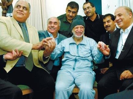 النيابة الفرنسية تفتح تحقيقا في ملابسات وفاة عرفات