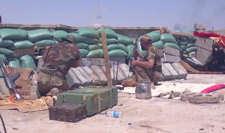 بالفيديو : ابناء عشائر بيجي يشاركون مع لواء علي الأكبر (ع ) بصد تعرضات داعش الارهابي