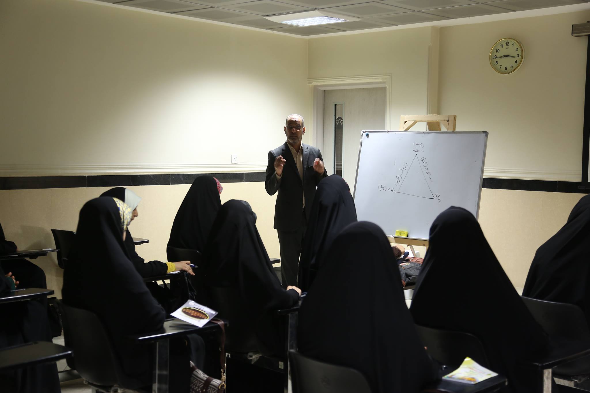 كربلاء:العتبة الحسينية تقيم دورة تطويرية بالأدب النسوي