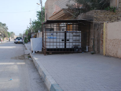 كربلاء : الارصفة تحولت الى املاك شخصية والحكومة المحلية لاتتابع مشاريعها المنجزة (مصور)