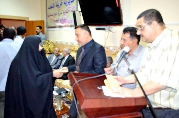 مديرية شهداء النجف الأشرف توزع 26 مليار دينار على ذوي الشهداء