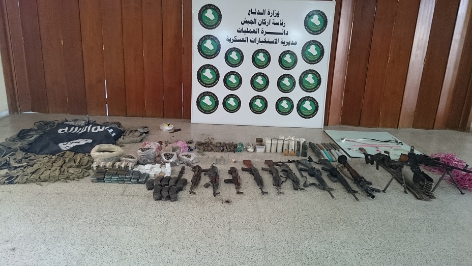 ضبط مستودعات الاسلحة والاعتدة واحزمة ناسفة ومواد متفجرة غرب بغداد+صورة