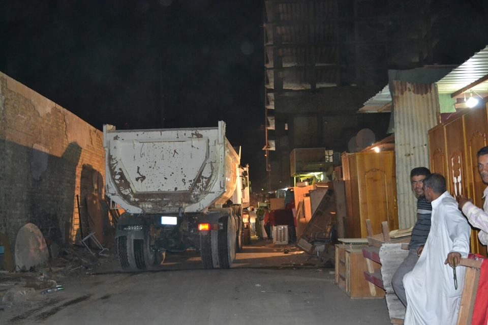 بالصور:حملة لإزالة التجاوزات في شارع الجمهورية بكربلاء