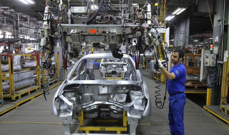 وزير التخطيط / وزير التجارة وكالة يزور شركة ايران خودرو لصناعة السيارات في طهران