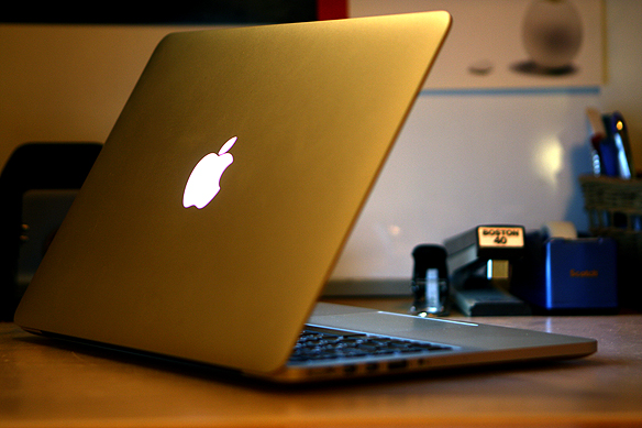 مايكروسوفت تغري عشاق أبل "بالدولارات"