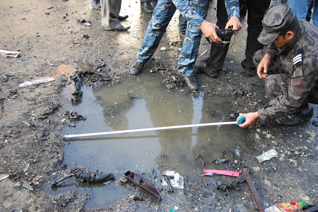 قيادة عمليات كربلاء تغلق مداخل المدينة على خلفية الانفجار ونقاط التفتيش تكتظ بالزائرين