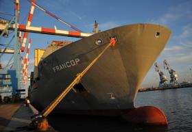 سفيرالعراق في صنعاء: السفينة المحملة بالأسلحة واحتجزتها اليمن عراقية