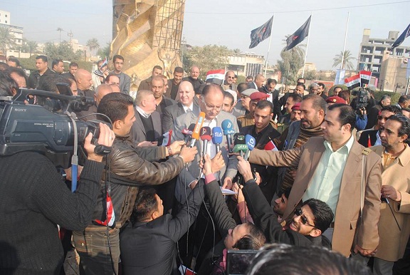 اعلاميو كربلاء يؤيدون معارك الجيش العراقي ضد الارهاب ويعلنون تضامنهم مع الجيش (مصور)