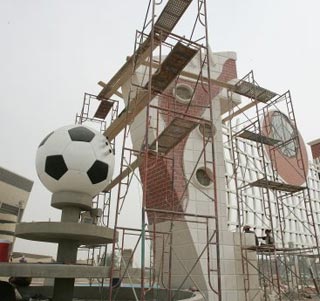 نصب أبطال آسيا .. اسم المالكي في الواجهة واللاعبين في الجهة الخلفية