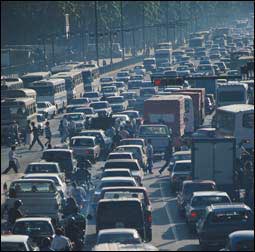 تصادم ثلاث مركبات بمنطقة العلاوي نتيجة تصوير مسلسل عراقي في الشارع