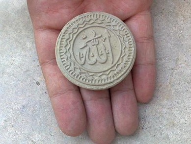 الامن البحريني يصادر الترب الحسينية من الزائرين العائدين من العراق ومنظمات قانونية تعتبرها خرقا للدستور البحريني