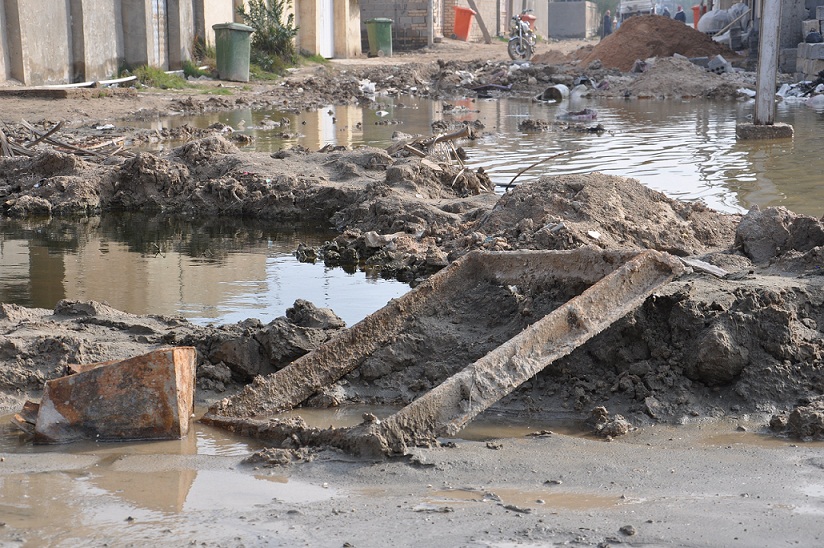 ثلث اعضاء مجلس كربلاء من قضاء الهندية واحيائها تعيش وسط اكوام النفايات (مصور)