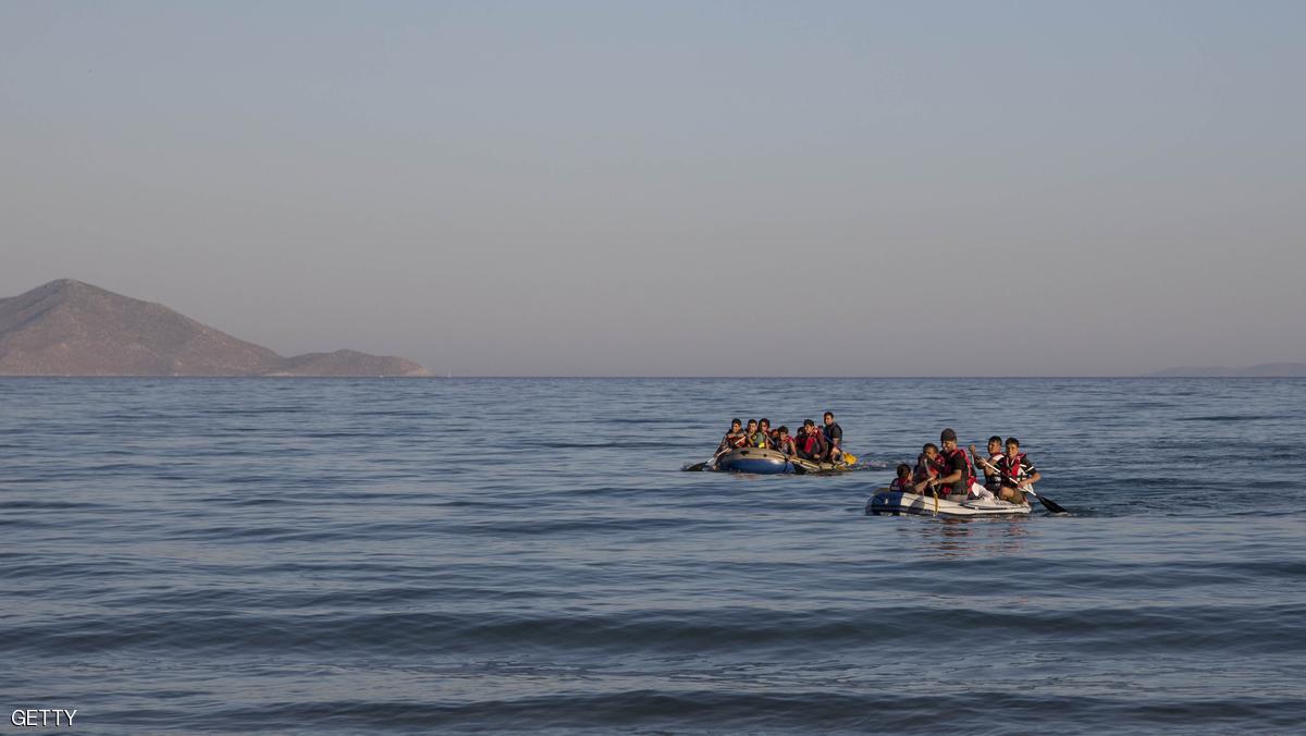 قتلى بحادث غرق جديد لقارب مهاجرين قرب تركيا